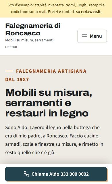La prima schermata del sito d'esempio sul telefono: Falegnameria di Roncasco